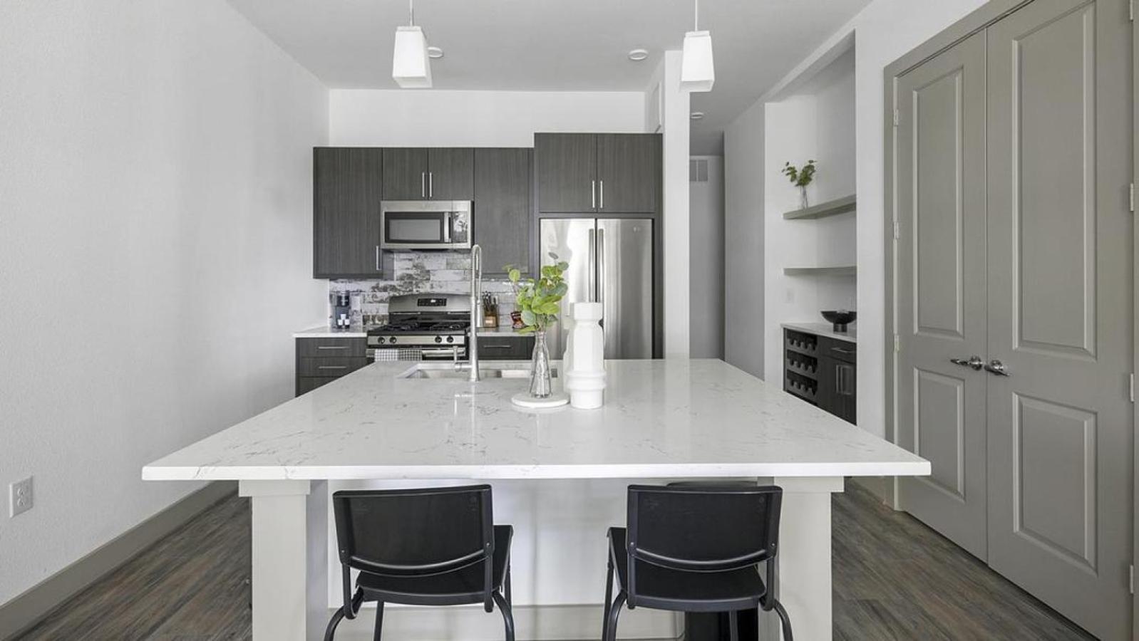 Landing - Modern Apartment With Amazing Amenities Houston Exterior photo
